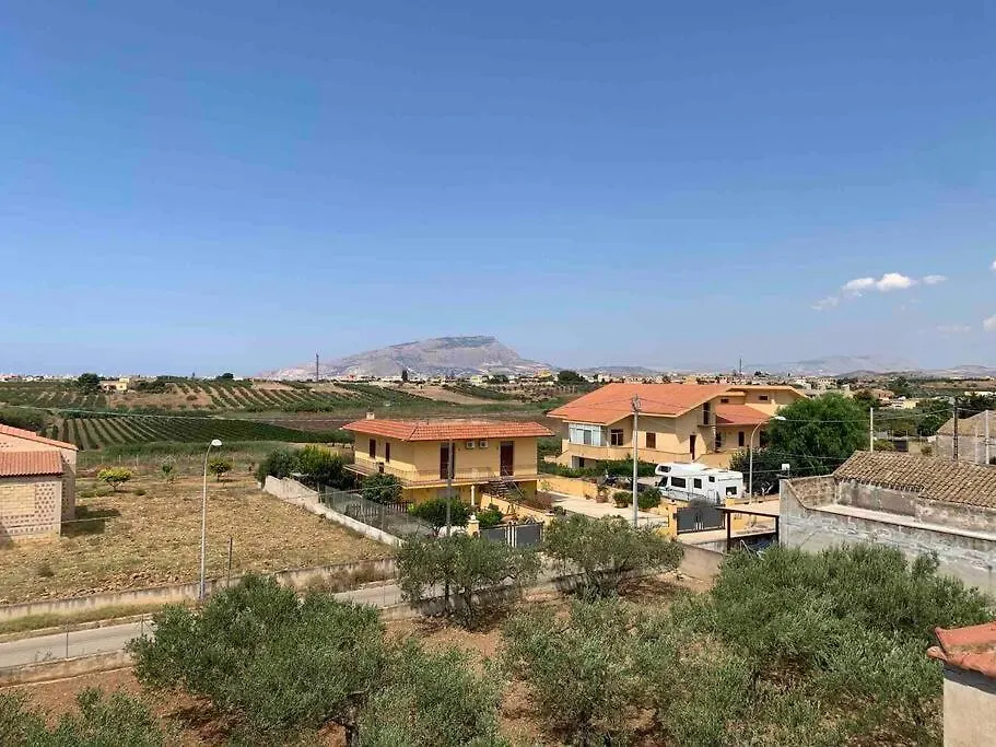 Casa Vacanza Torre Di Mezzo - Alba Marausa Apartment