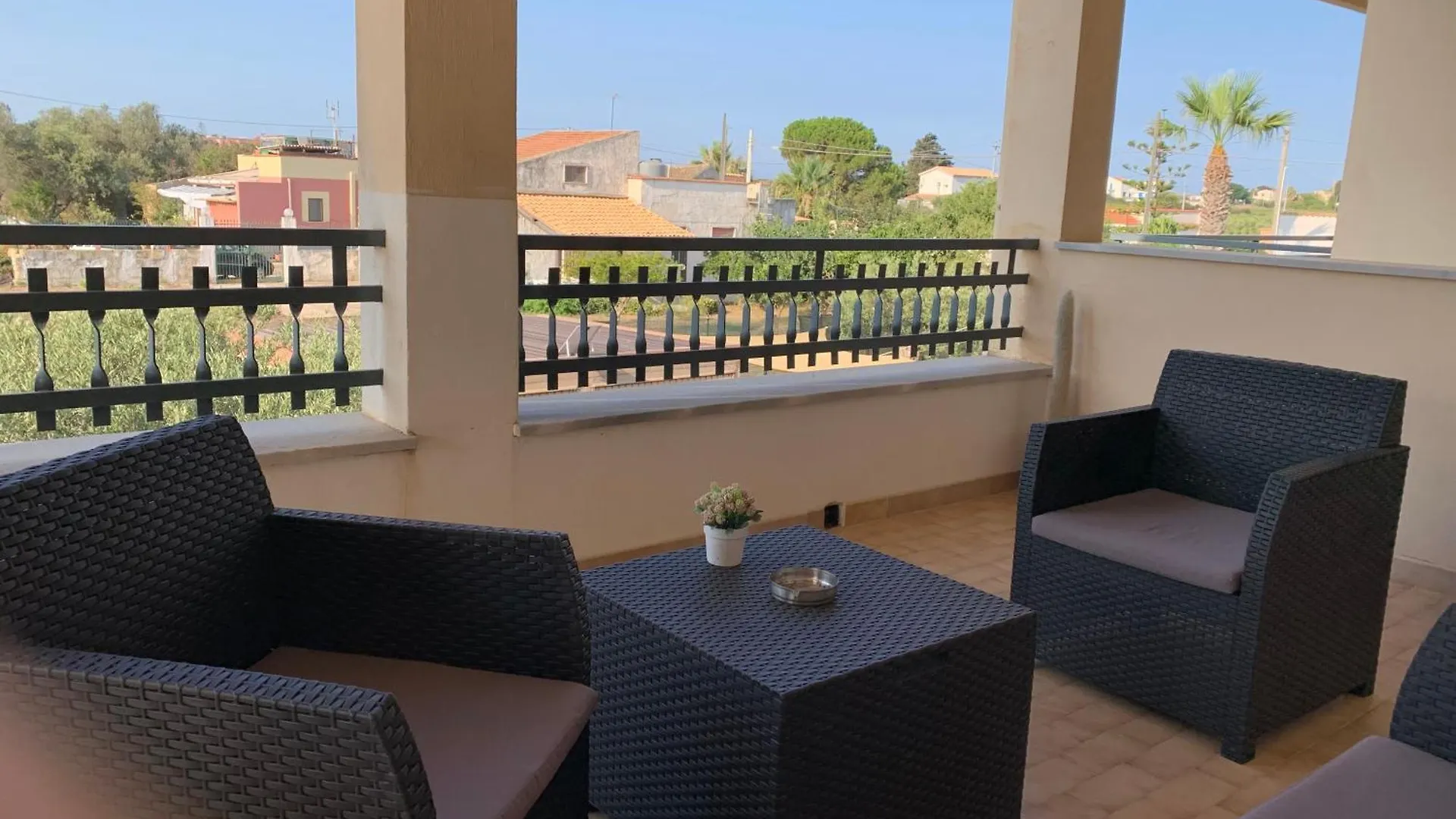 Apartment Casa Vacanza Torre Di Mezzo - Alba Marausa